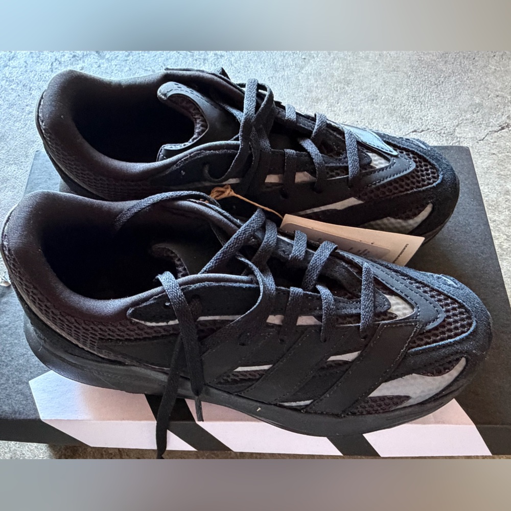 adidas Women's Black and White Low-Top Sneakers